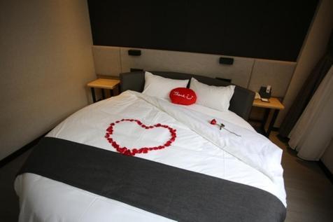Thank Inn Plus Jiangsu Zhenjiang Jiangkou District Hongdou Square Exterior foto